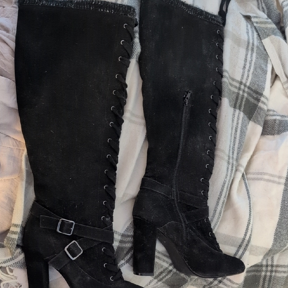 Elegant Black Knee-High Boots